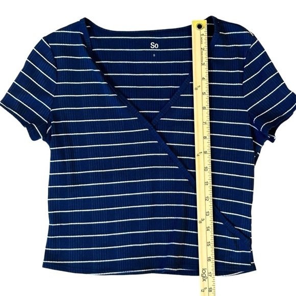So Navy With Small white horizontal pinstripes Crop Short Sleeve V-Neck Small 💙 - Picture 4 of 5